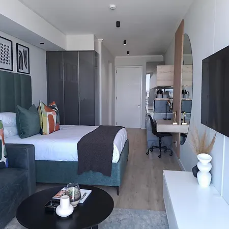 Executive Apartment At Ellipse Waterfall Midrand Exterior photo